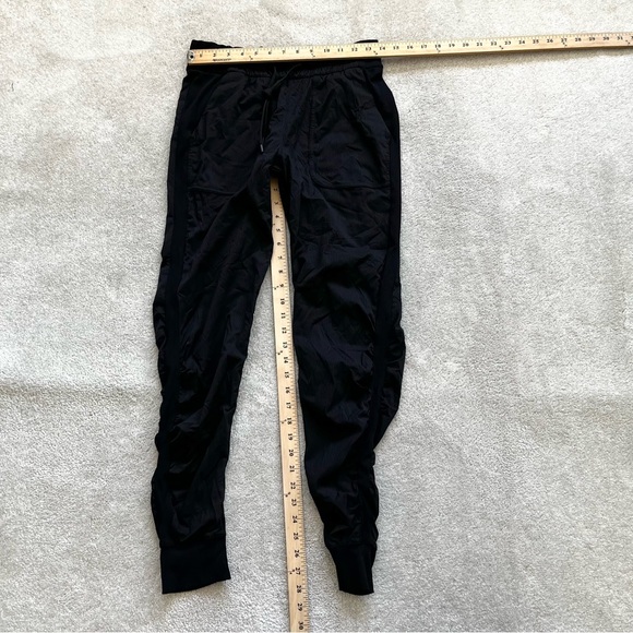 LULULEMON Beyond the Studio Jogger Size 6 Trendy Active Dance Stylish Black - Picture 6 of 7
